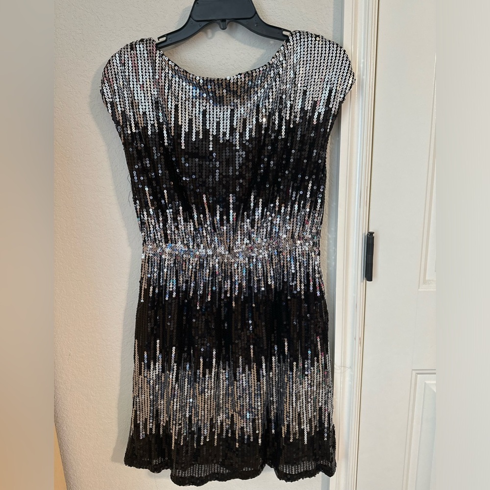 All-over sparkly sequin dress - Picture 4 of 4